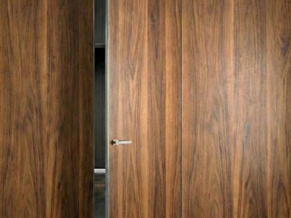 Двері прихованого монтажу Axiomadoors – HPL 600x2000, профіль Срібний Анод, відкривання На себе